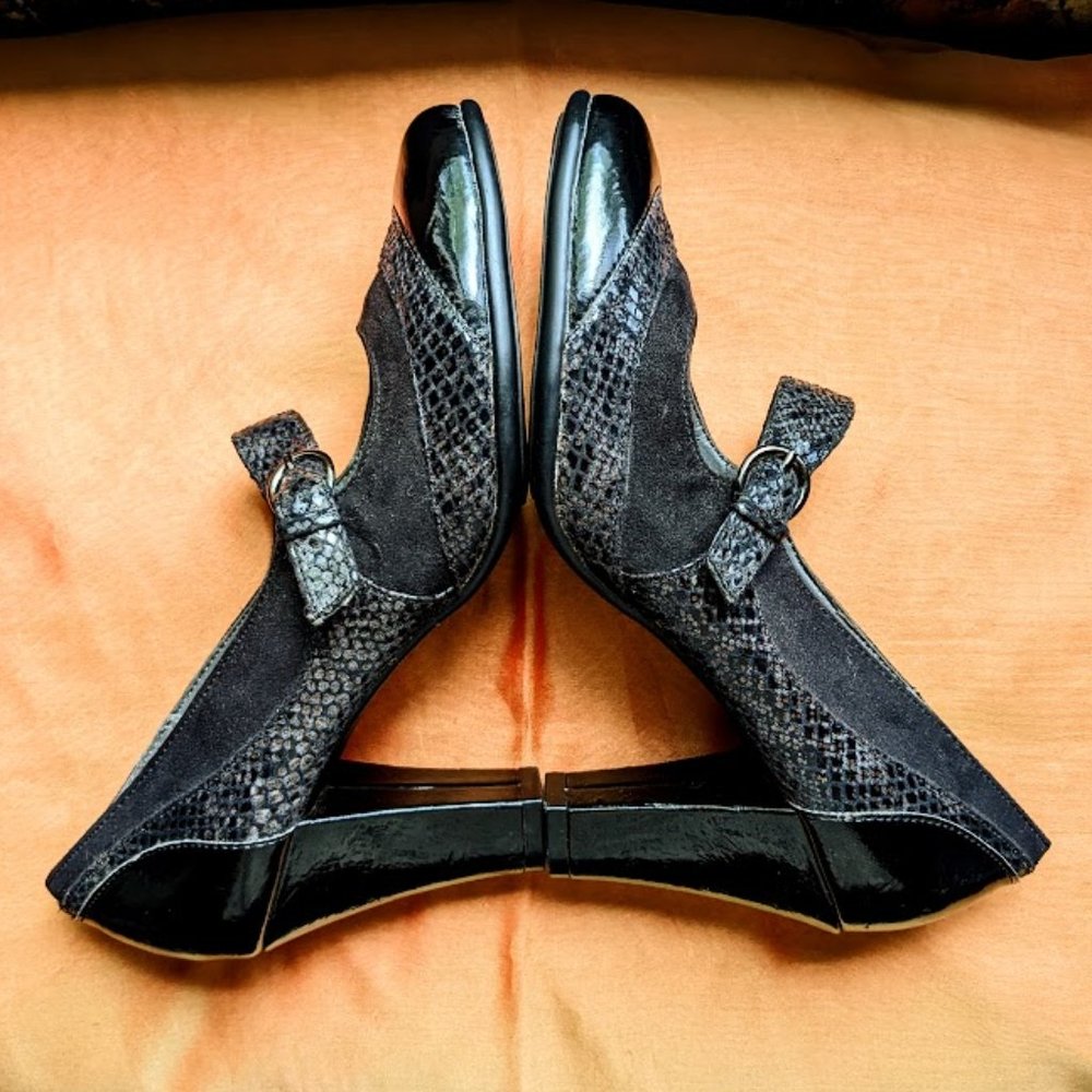 A2 by Aerosoles Troley Mary Jane Retro Pumps Faux Patent Leather Snake/Suede 7M